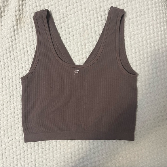 Fabletics Cloud Seamless V-Neck Crop Tank in Desert Shadow Medium - Picture 6 of 7
